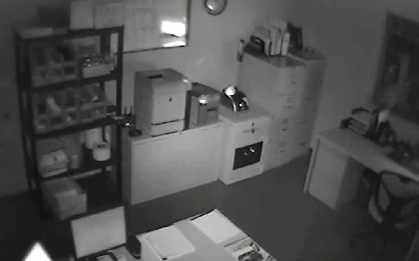 Live Robbery - Eurovault Safe holds up in live robbery