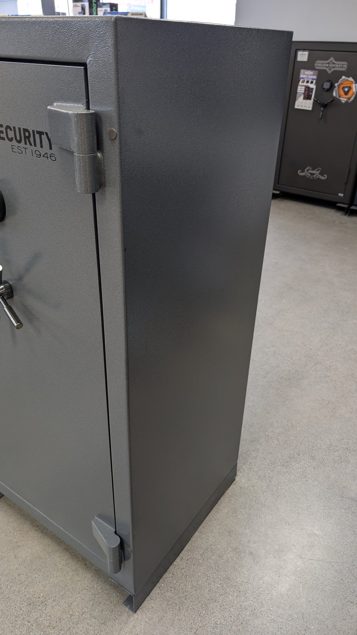 Blemished AMSEC NF6030E5 right side of safe. 